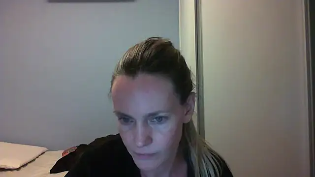 Snapshot of Annylove1 chatting on 10/20/25, 12:55 Annylove1 online show from 10/20/25, 12:55