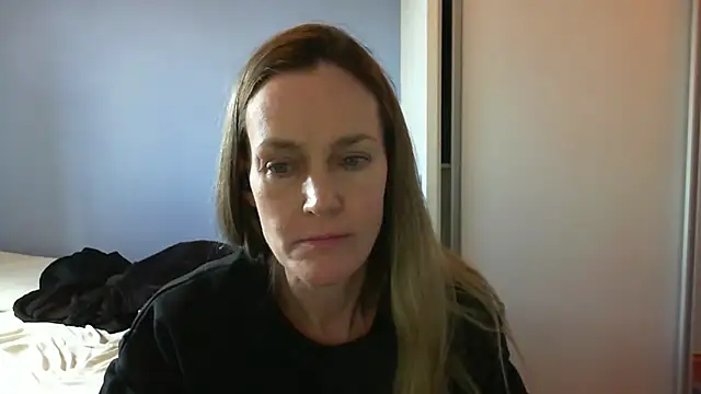 Snapshot of Annylove1 chatting on 10/20/25, 03:45 Annylove1 online show from 10/20/25, 03:45