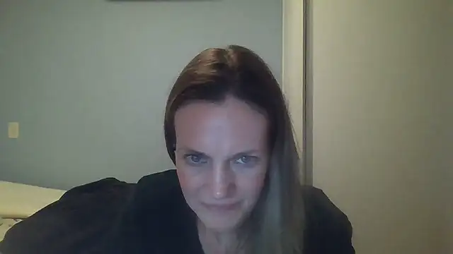 Snapshot of Annylove1 chatting on 10/22/25, 12:33 Annylove1 online show from 10/22/25, 12:33