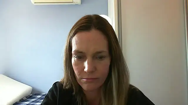 Snapshot of Annylove1 chatting on 10/22/25, 05:13 Annylove1 online show from 10/22/25, 05:13