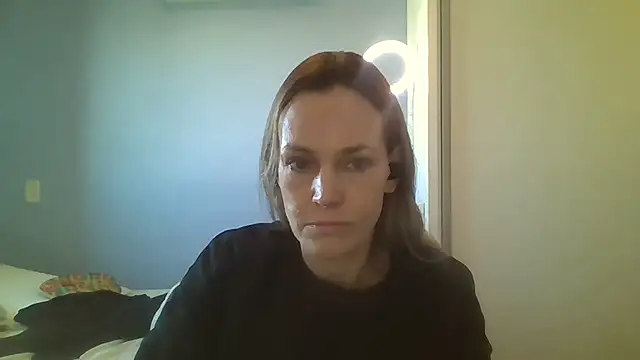 Snapshot of Annylove1 chatting on 10/23/25, 10:47 Annylove1 online show from 10/23/25, 10:47