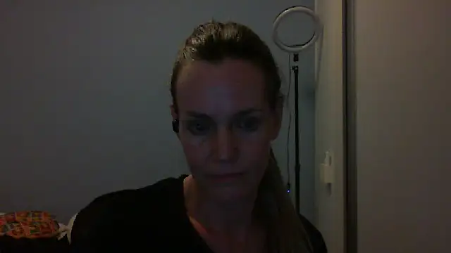 Snapshot of Annylove1 chatting on 10/24/25, 12:08 Annylove1 online show from 10/24/25, 12:08