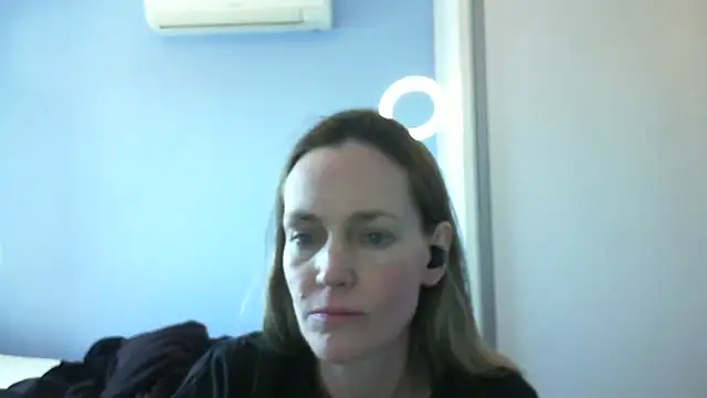 Snapshot of Annylove1 chatting on 10/24/25, 04:14 Annylove1 online show from 10/24/25, 04:14