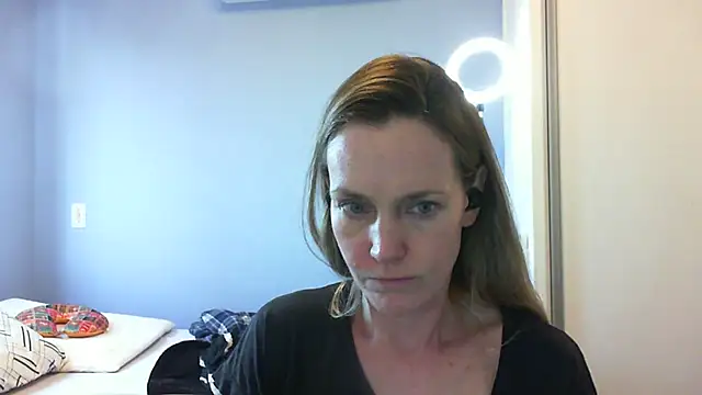 Snapshot of Annylove1 chatting on 10/27/25, 03:49 Annylove1 online show from 10/27/25, 03:49