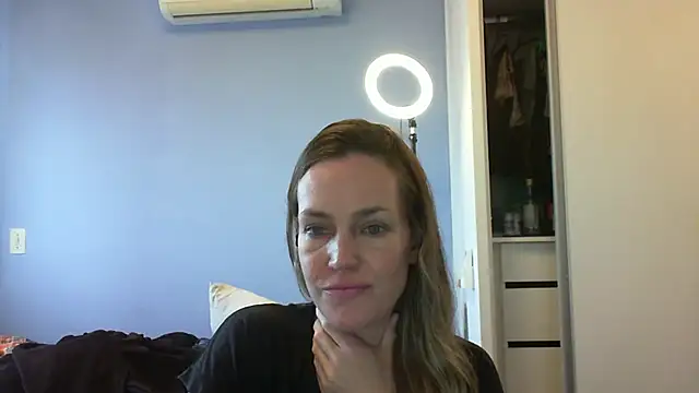 Snapshot of Annylove1 chatting on 10/28/25, 10:19 Annylove1 online show from 10/28/25, 10:19