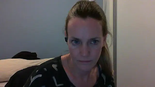 Snapshot of Annylove1 chatting on 10/29/25, 12:24 Annylove1 online show from 10/29/25, 12:24