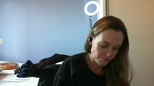 Snapshot of Annylove1 chatting on 10/31/25, 04:30 Annylove1 online show from 10/31/25, 04:30