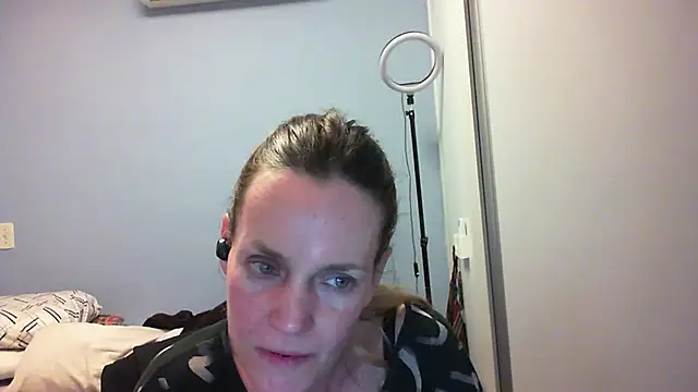 Snapshot of Annylove1 chatting on 11/03/25, 12:24 Annylove1 online show from 11/03/25, 12:24