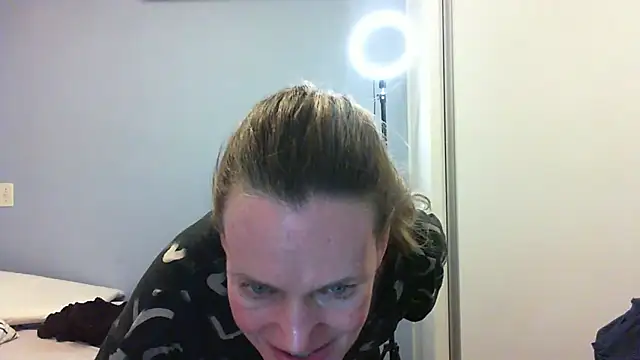 Snapshot of Annylove1 chatting on 11/04/25, 11:37 Annylove1 online show from 11/04/25, 11:37