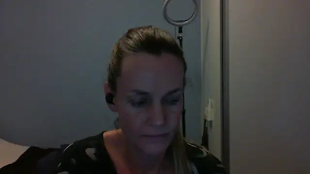 Snapshot of Annylove1 chatting on 11/06/25, 12:00 Annylove1 online show from 11/06/25, 12:00