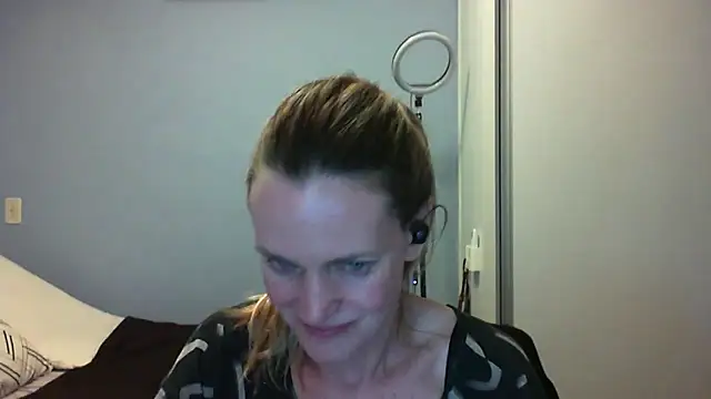 Snapshot of Annylove1 chatting on 11/09/25, 12:42 Annylove1 online show from 11/09/25, 12:42