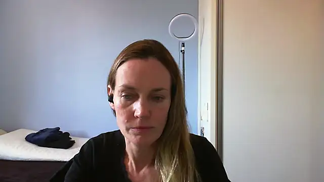 Snapshot of Annylove1 chatting on 11/12/25, 03:34 Annylove1 online show from 11/12/25, 03:34