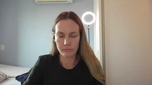 Snapshot of Annylove1 chatting on 11/13/25, 10:47 Annylove1 online show from 11/13/25, 10:47