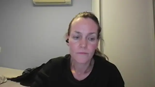 Snapshot of Annylove1 chatting on 11/15/25, 12:19 Annylove1 online show from 11/15/25, 12:19