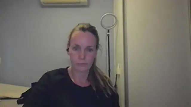 Snapshot of Annylove1 chatting on 11/17/25, 12:16 Annylove1 online show from 11/17/25, 12:16