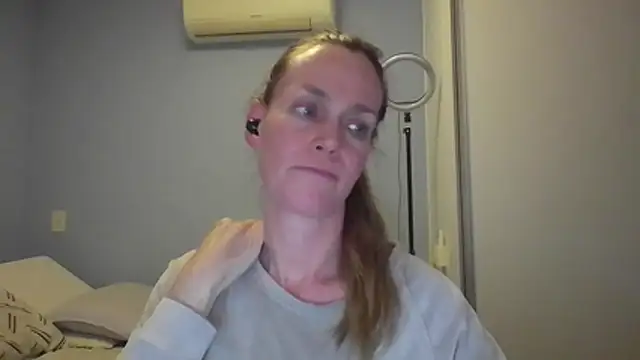 Snapshot of Annylove1 chatting on 11/20/25, 12:11 Annylove1 online show from 11/20/25, 12:11