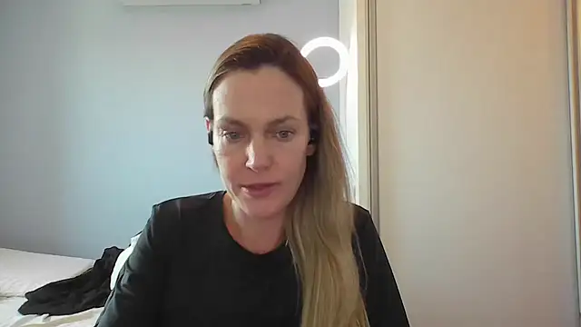 Snapshot of Annylove1 chatting on 11/21/25, 02:49 Annylove1 online show from 11/21/25, 02:49