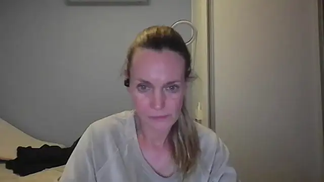 Snapshot of Annylove1 chatting on 11/23/25, 12:32 Annylove1 online show from 11/23/25, 12:32