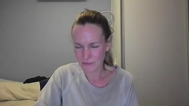 Snapshot of Annylove1 chatting on 11/24/25, 12:10 Annylove1 online show from 11/24/25, 12:10