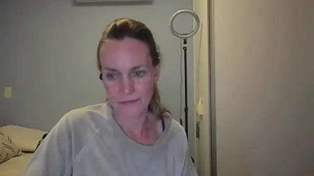 Snapshot of Annylove1 chatting on 11/27/25, 12:24 Annylove1 online show from 11/27/25, 12:24