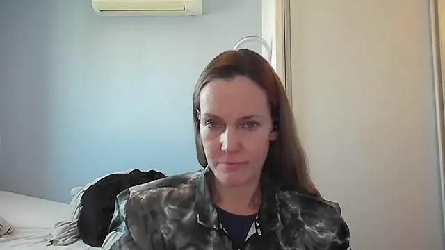 Snapshot of Annylove1 chatting on 11/28/25, 11:57 Annylove1 online show from 11/28/25, 11:57