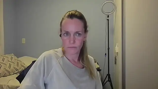 Snapshot of Annylove1 chatting on 11/29/25, 12:13 Annylove1 online show from 11/29/25, 12:13