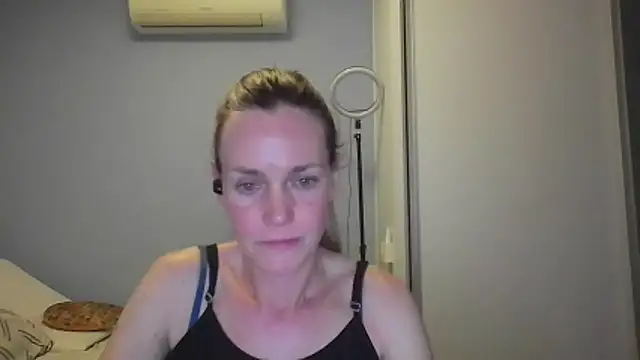 Snapshot of Annylove1 chatting on 11/30/25, 12:36 Annylove1 online show from 11/30/25, 12:36