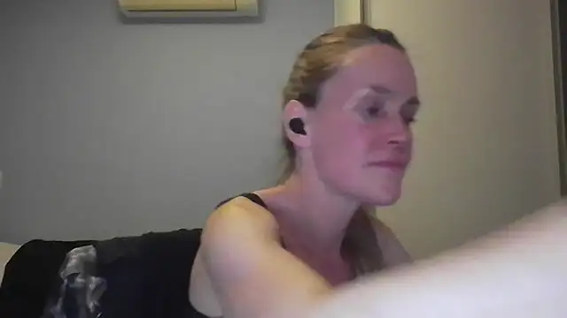 Snapshot of Annylove1 chatting on 12/01/25, 12:15 Annylove1 online show from 12/01/25, 12:15