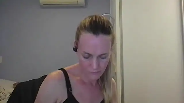 Snapshot of Annylove1 chatting on 12/03/25, 12:29 Annylove1 online show from 12/03/25, 12:29