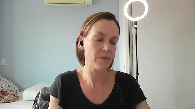 Snapshot of Annylove1 chatting on 12/03/25, 03:32 Annylove1 online show from 12/03/25, 03:32