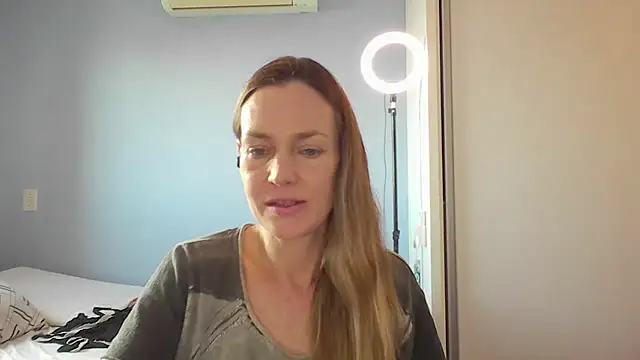 Snapshot of Annylove1 chatting on 12/04/25, 10:46 Annylove1 online show from 12/04/25, 10:46