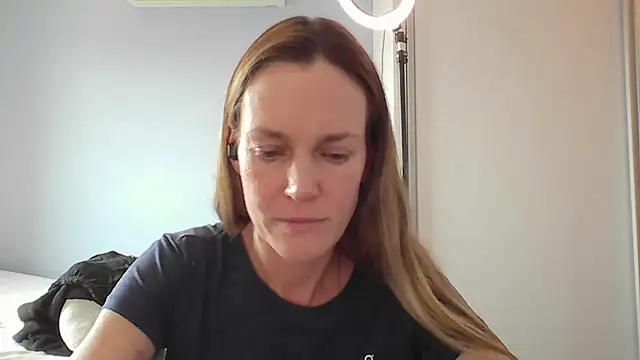 Snapshot of Annylove1 chatting on 12/05/25, 04:58 Annylove1 online show from 12/05/25, 04:58