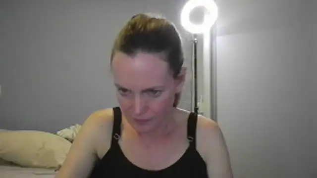 Snapshot of Annylove1 chatting on 12/15/25, 12:26 Annylove1 online show from 12/15/25, 12:26