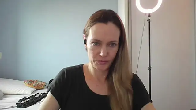 Snapshot of Annylove1 chatting on 12/16/25, 10:53 Annylove1 online show from 12/16/25, 10:53