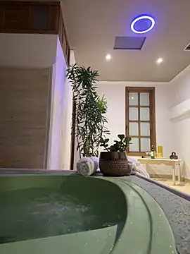 Snapshot of Hannahoff chatting on 01/19/25, 01:21 Hannahoff online show from 01/19/25, 01:21