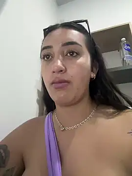 Snapshot of Hannahoff chatting on 01/22/25, 03:20 Hannahoff online show from 01/22/25, 03:20