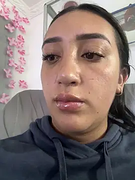 Snapshot of Hannahoff chatting on 02/04/25, 11:38 Hannahoff online show from 02/04/25, 11:38