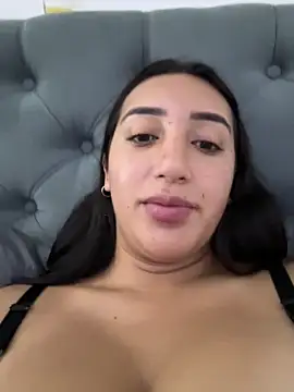 Snapshot of Hannahoff chatting on 02/14/25, 01:23 Hannahoff online show from 02/14/25, 01:23