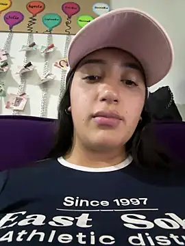 Snapshot of Hannahoff chatting on 03/08/25, 03:28 Hannahoff online show from 03/08/25, 03:28