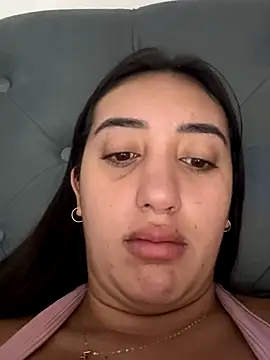 Snapshot of Hannahoff chatting on 10/15/25, 06:19 Hannahoff online show from 10/15/25, 06:19