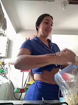 Snapshot of Hannahoff chatting on 11/06/25, 06:09 Hannahoff online show from 11/06/25, 06:09