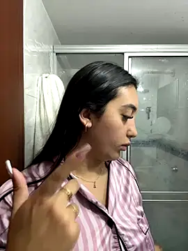 Snapshot of Hannahoff chatting on 11/09/25, 05:11 Hannahoff online show from 11/09/25, 05:11