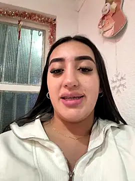 Snapshot of Hannahoff chatting on 12/14/25, 04:29 Hannahoff online show from 12/14/25, 04:29