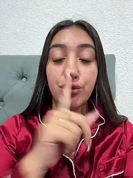 Snapshot of Hannahoff chatting on 02/13/26, 05:03 Hannahoff online show from 02/13/26, 05:03