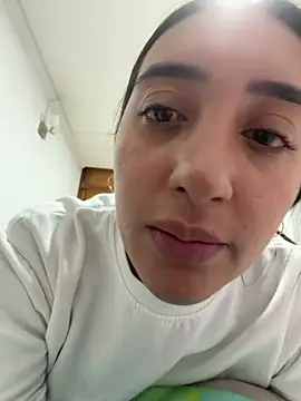 Snapshot of Hannahoff chatting on 02/21/26, 04:13 Hannahoff online show from 02/21/26, 04:13