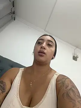 Snapshot of Hannahoff chatting on 03/04/26, 03:12 Hannahoff online show from 03/04/26, 03:12