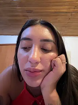 Snapshot of Hannahoff chatting on 05/10/26, 04:17 Hannahoff online show from 05/10/26, 04:17