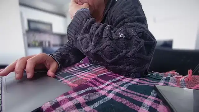 Snapshot of ALPHANDRE chatting on 12/19/25, 10:44 ALPHANDRE online show from 12/19/25, 10:44