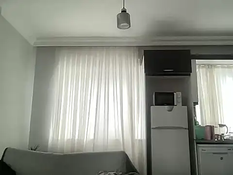 Snapshot of ALPHANDRE chatting on 12/21/25, 10:44 ALPHANDRE online show from 12/21/25, 10:44