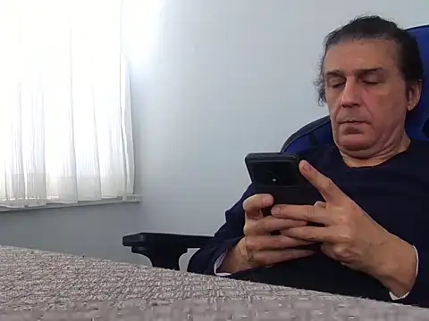 Snapshot of ALPHANDRE chatting on 04/04/26, 07:28 ALPHANDRE online show from 04/04/26, 07:28